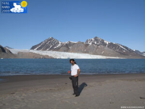 To the Pole in t-shirt: who says it’s cold in Svalbard?