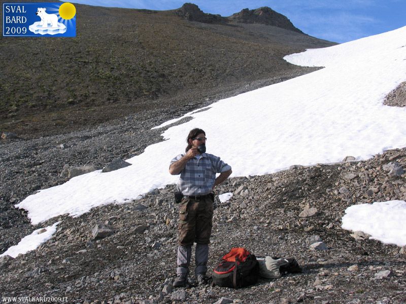 Tea break during the descent – Picture by Marina