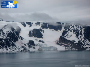 Pinkish snow in Raudfjord