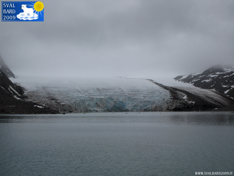 Glacier in Liefdefjord