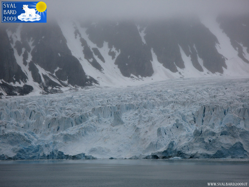 Glacier in Liefdefjord -2