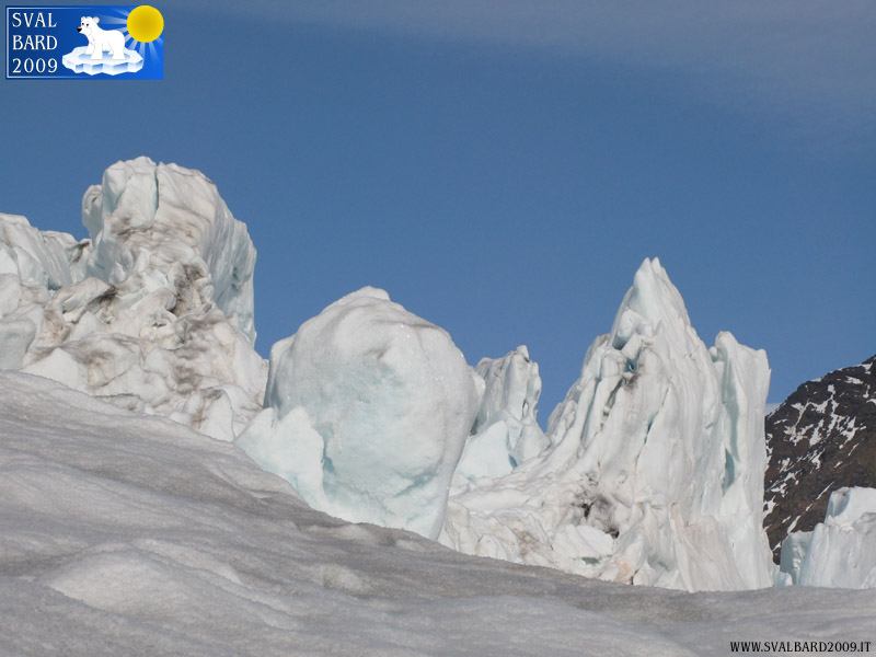 Seracs in the Conway glacier