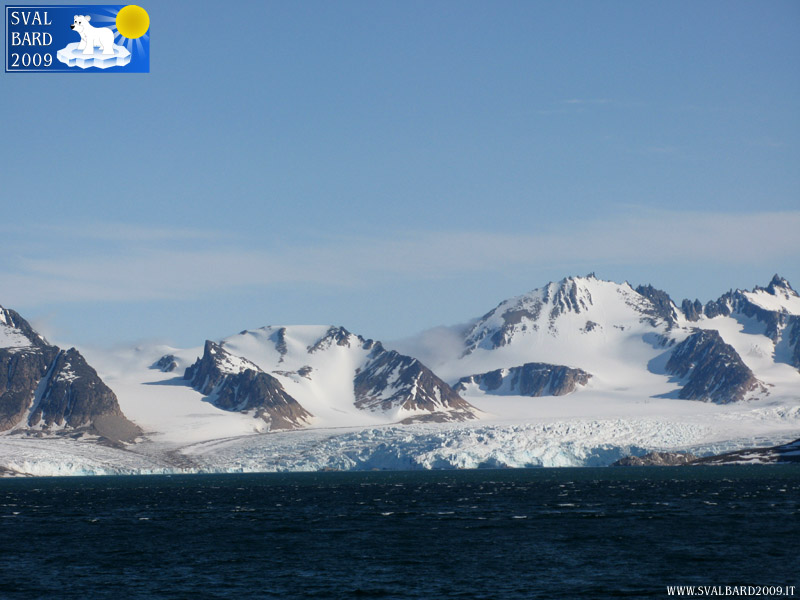 Glaciers between Magdalenefjord and Raudfjord