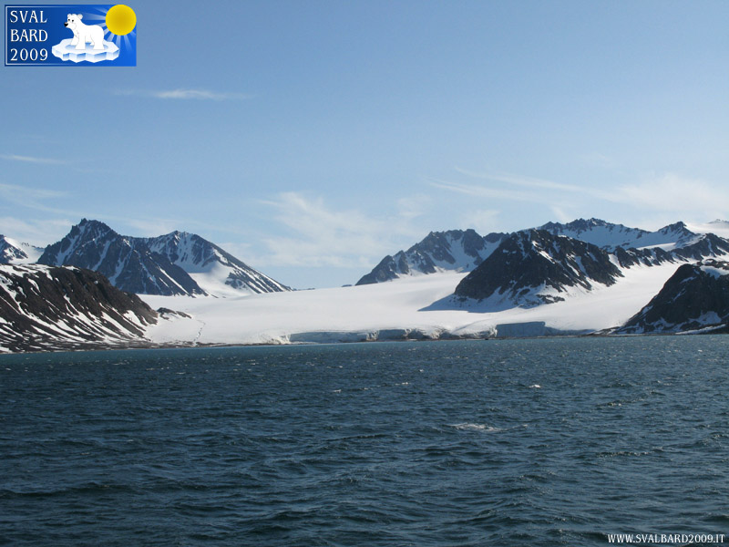 Glaciers between Magdalenefjord and Raudfjord -2