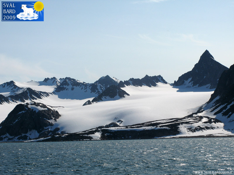 Glaciers between Magdalenefjord and Raudfjord-3