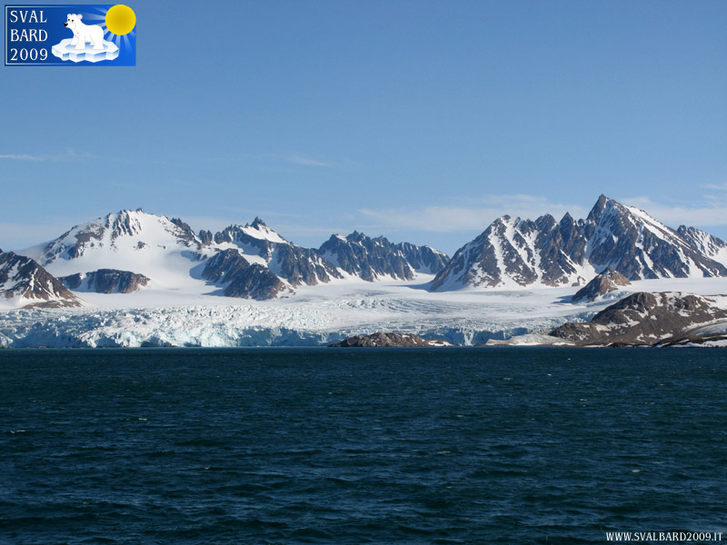 Glaciers between Magdalenefjord and Raudfjord -4