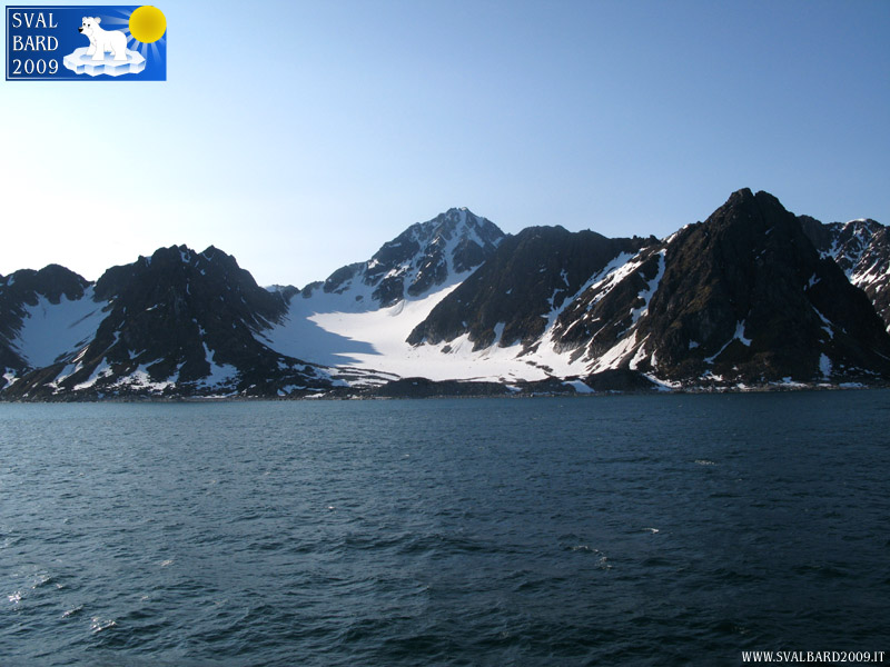 Glacier in Magdalenefjord -2