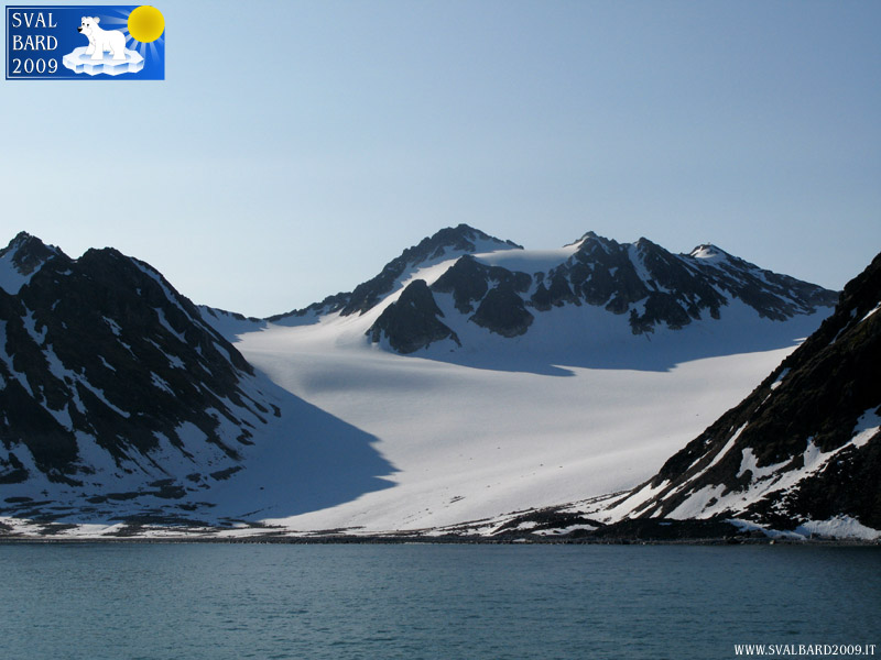 Glacier in Magdalenefjord-3