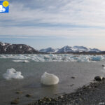 Ice in Kongsfjorden near the shore -2