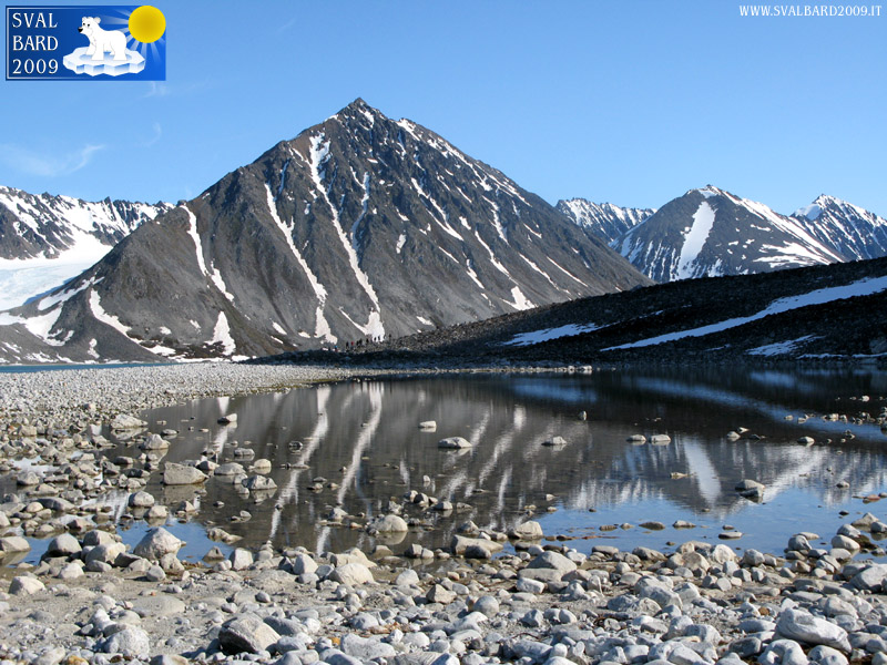 Little lake and mountain in Madgalenefjorden