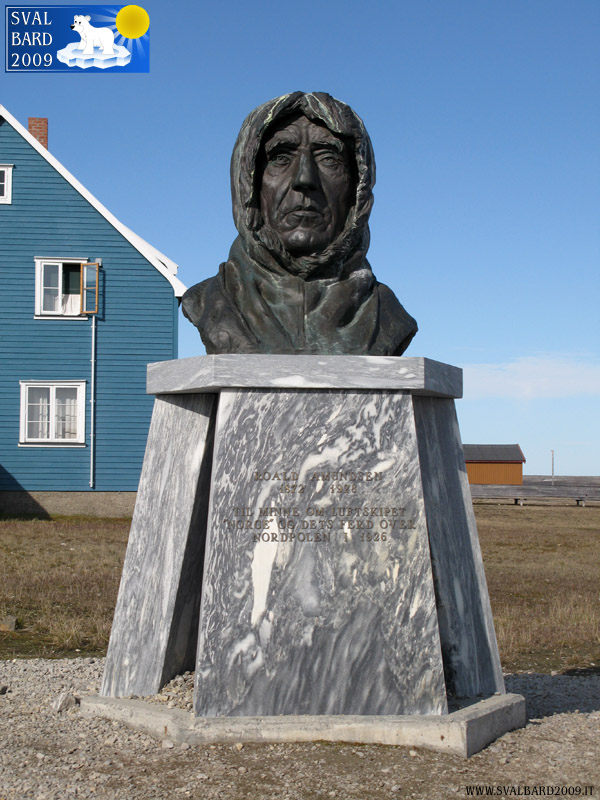 Monument dedicated to Roald Amundsen