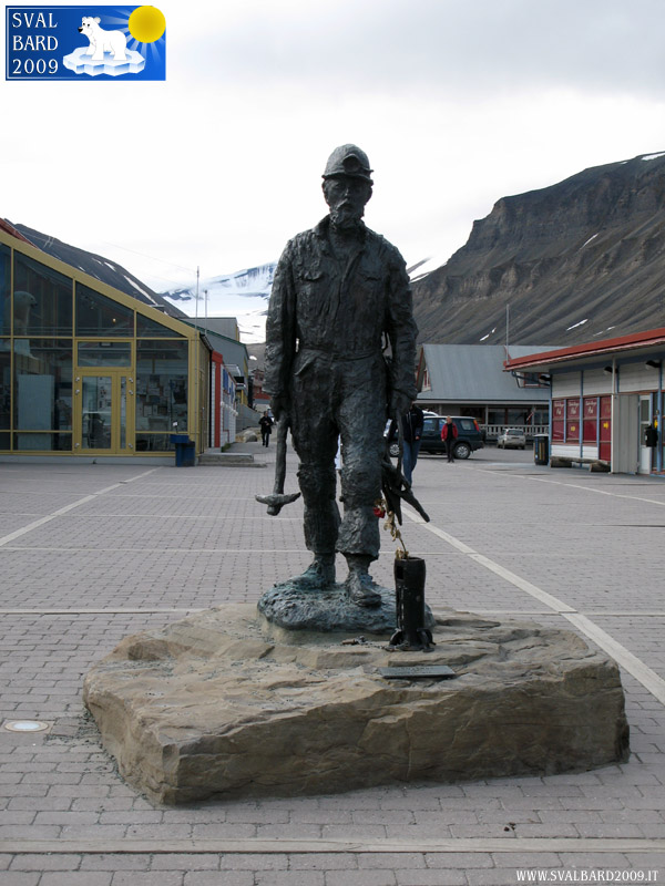 The monument to the miner, downtown