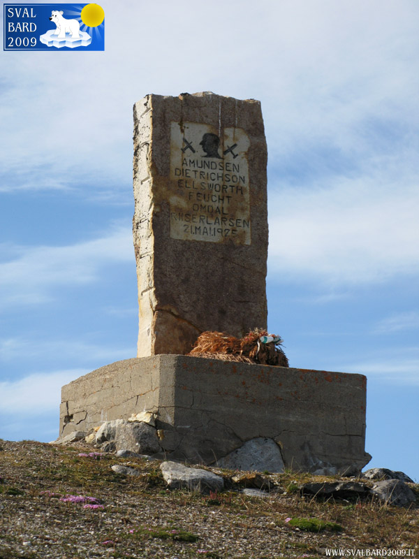 Monument dedicated to the expedition of Amundsen in 1925