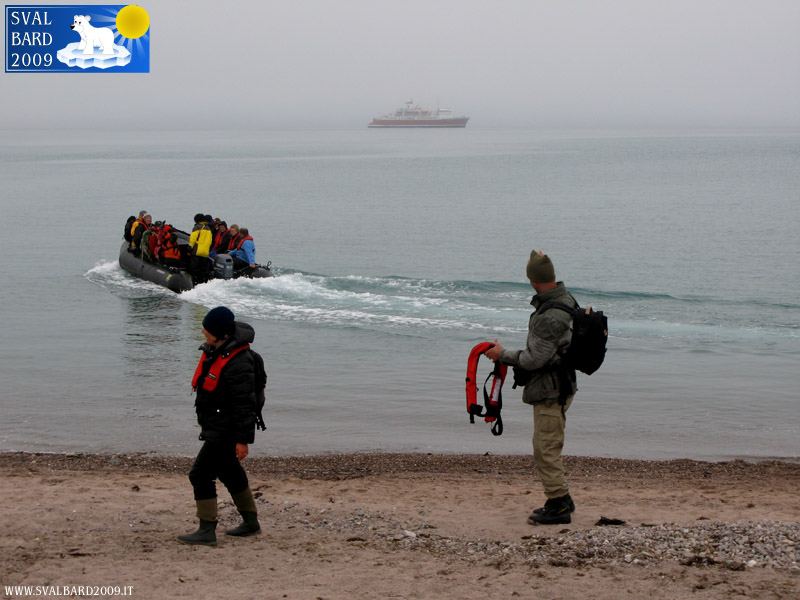 The departure of the first trekking group