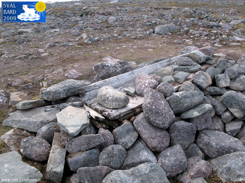 Anonymous tomb in Raudfjorden