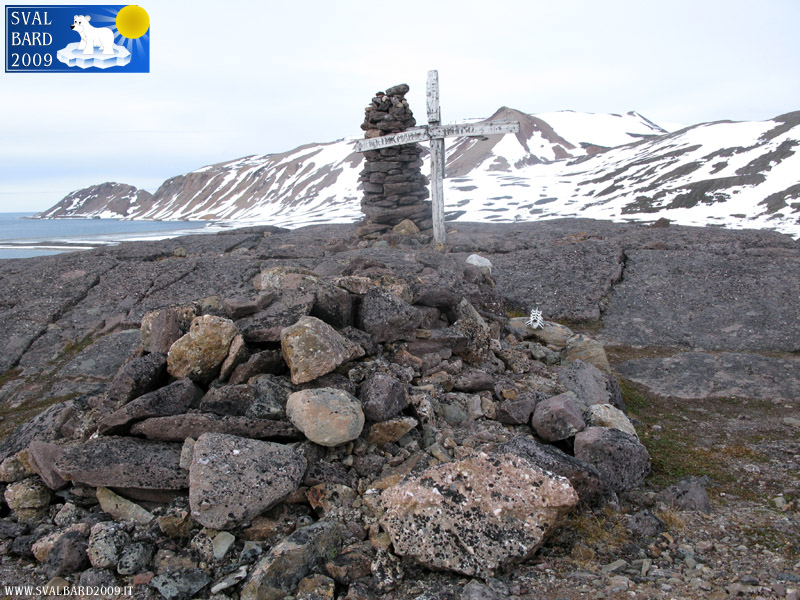 Tomb of the skipper Erik Zakariassen Mattilas in Brucevarden