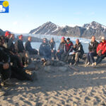 The trekking group: waiting the rubber rafts