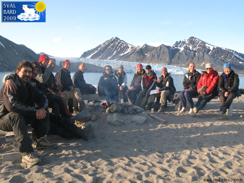 The trekking group: waiting the rubber rafts
